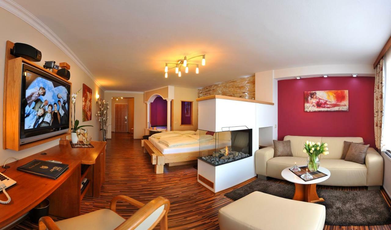 Doppelzimmer mit Whirlpool-Badewanne